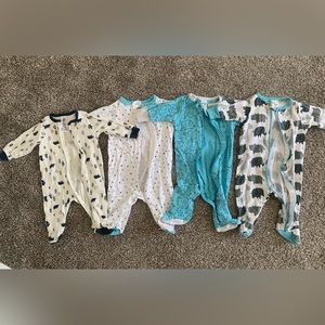 Newborn, baby onesies